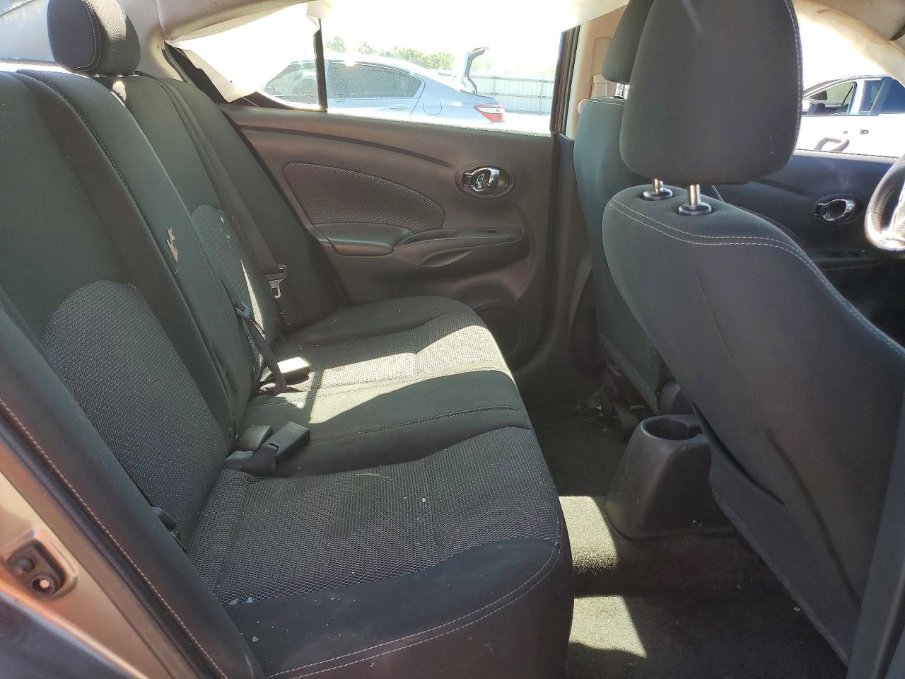 Nissan Versa 1.6 S