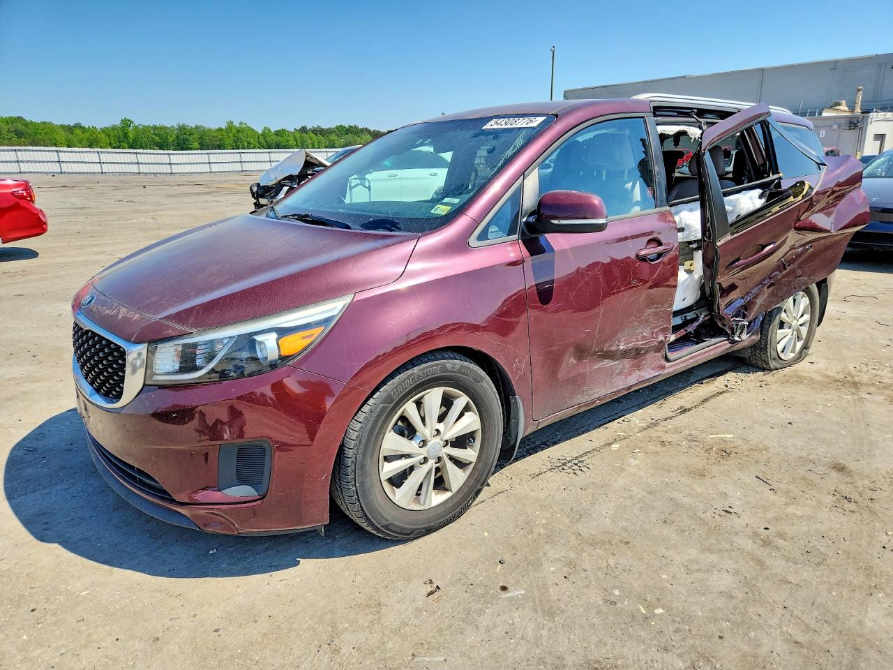 Salvage Kia Sedona Image