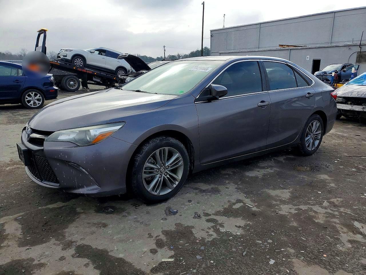 Salvage Toyota Camry Image