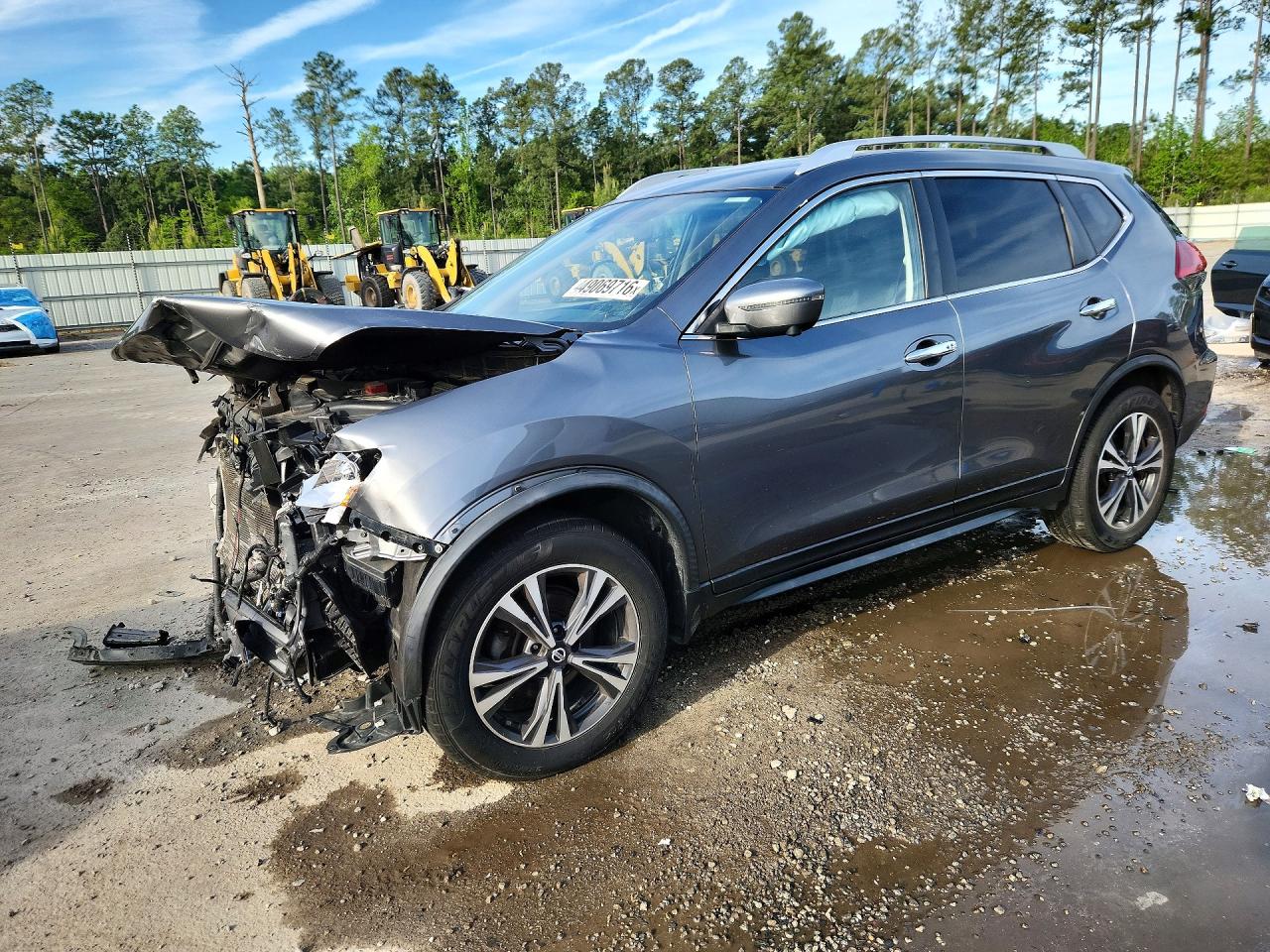 Salvage Nissan Rogue Image
