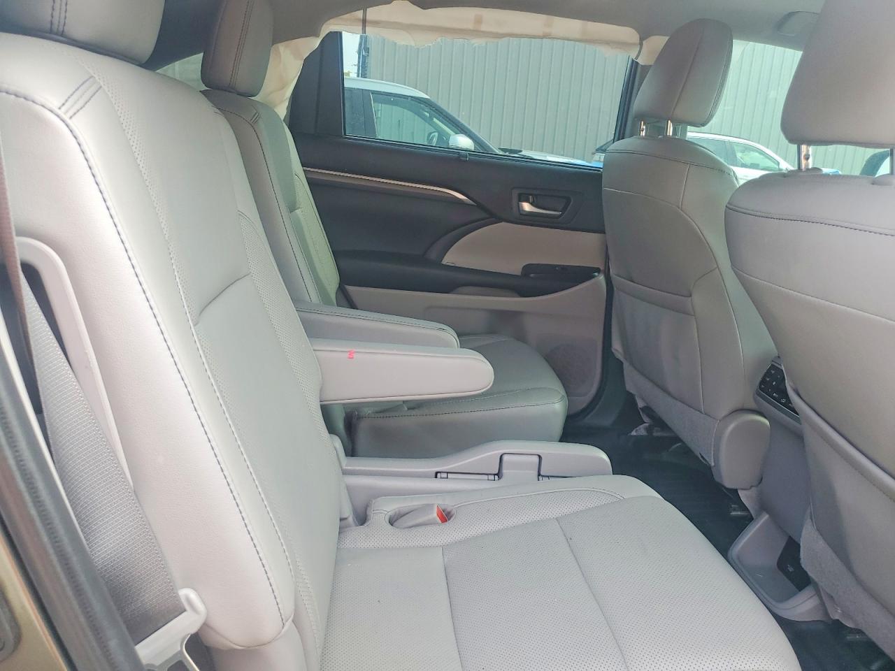 Toyota Highlander Limited Platinum