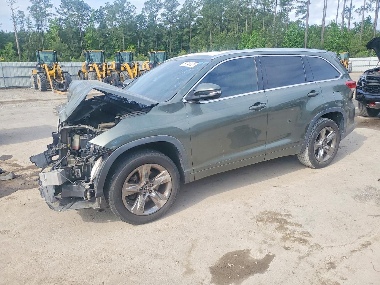 Salvage Toyota Highlander Image