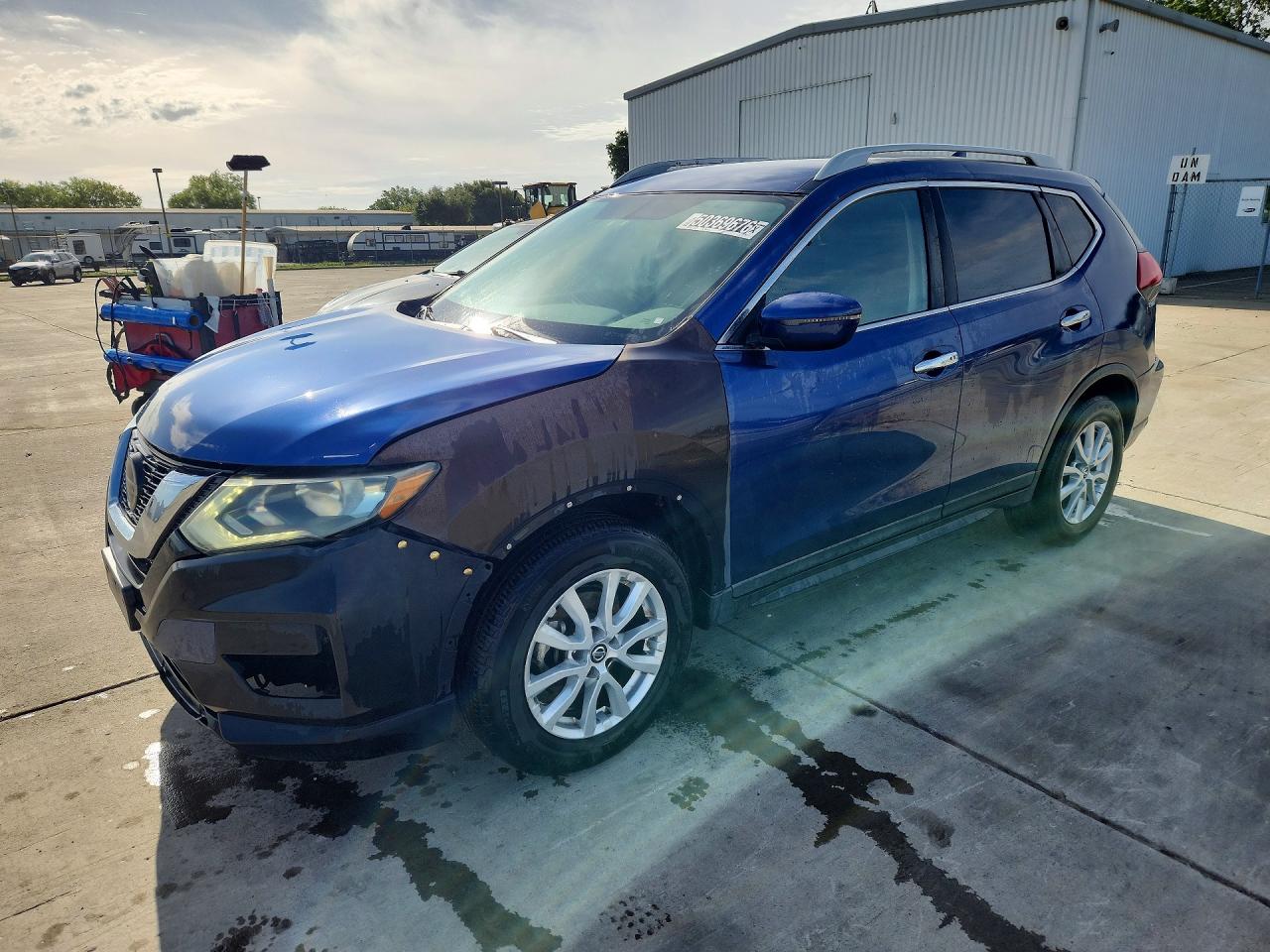 Salvage Nissan Rogue Image