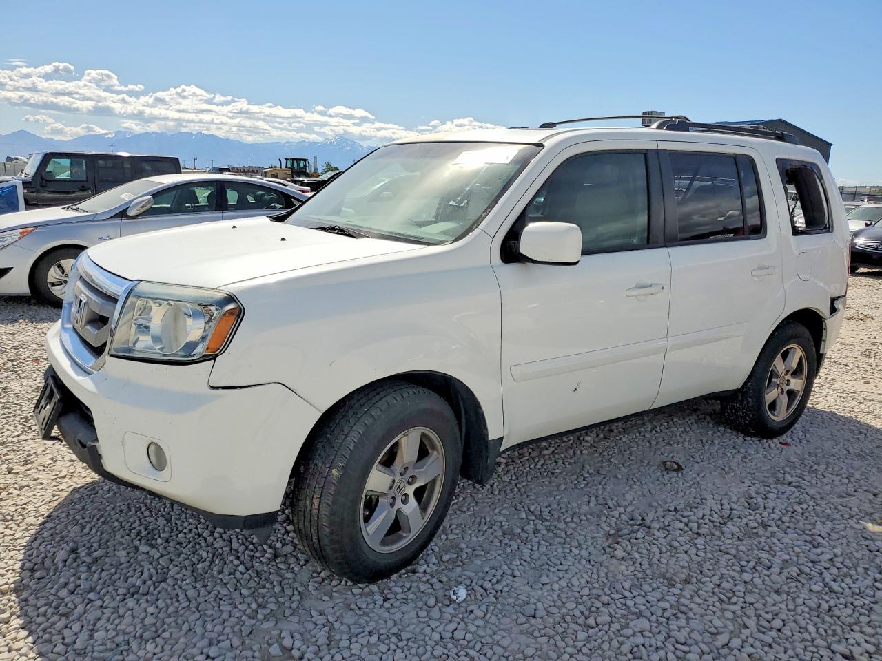 Salvage Honda Pilot Image