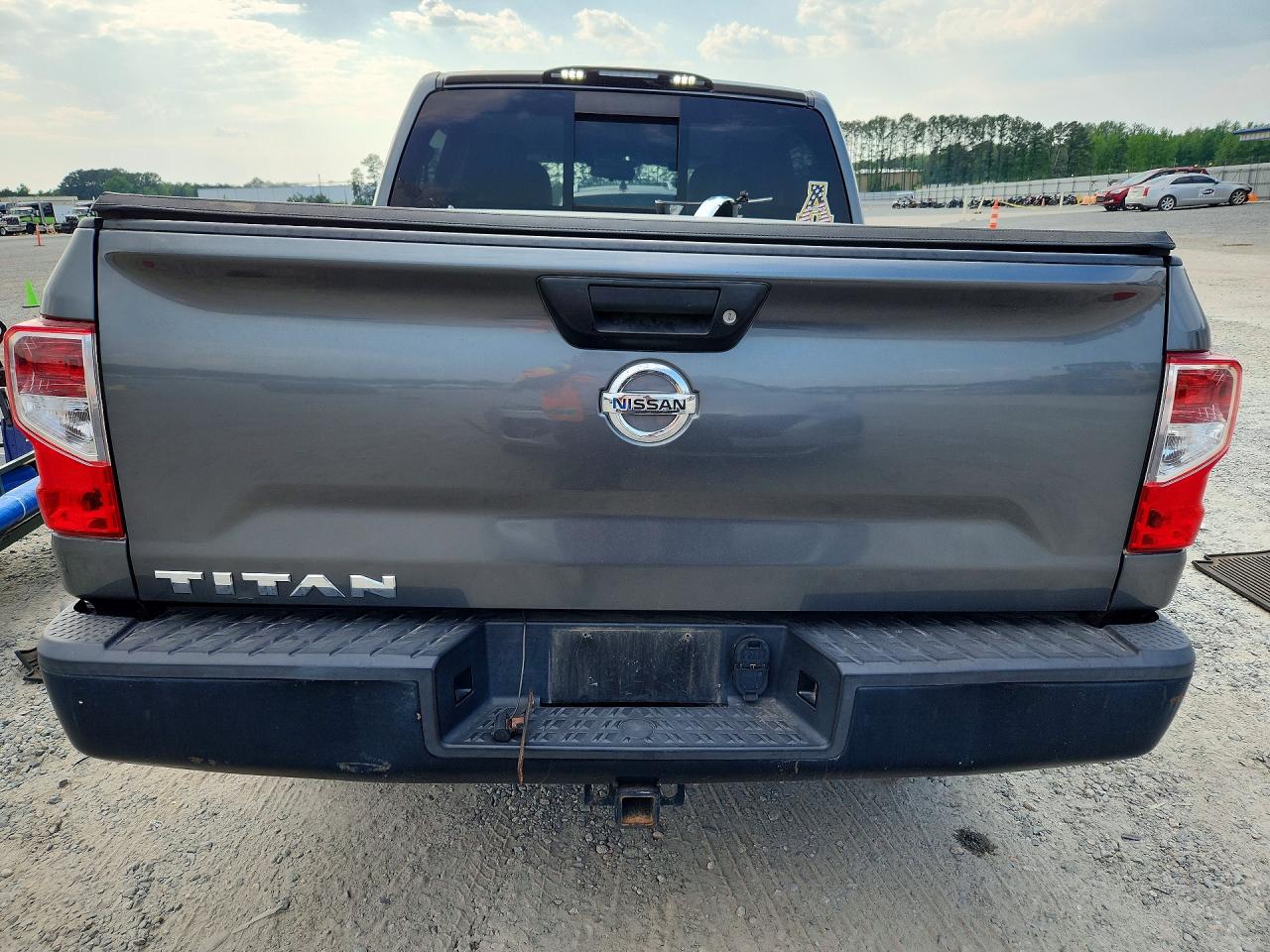 Nissan Titan S