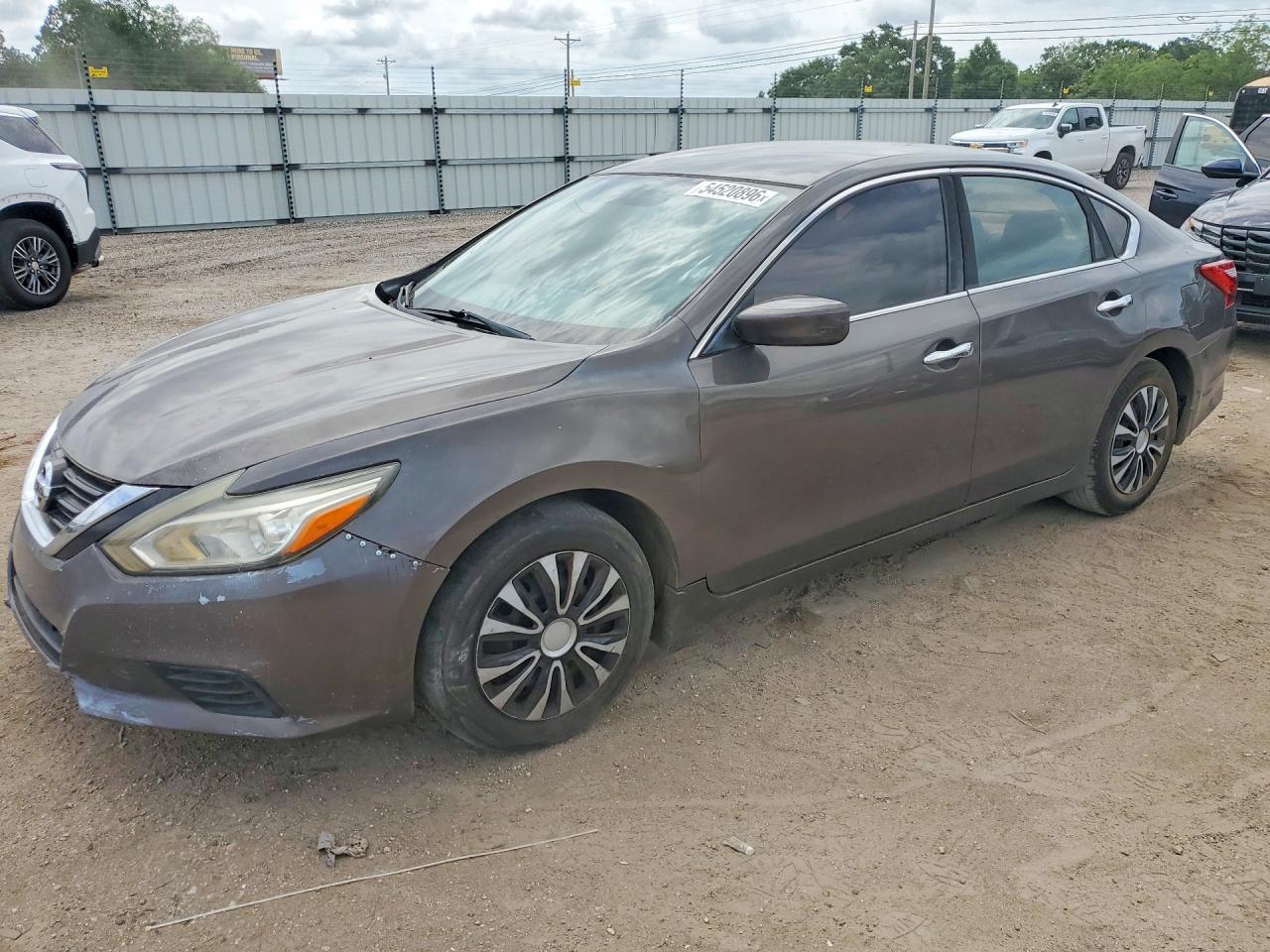 Salvage Nissan Altima Image