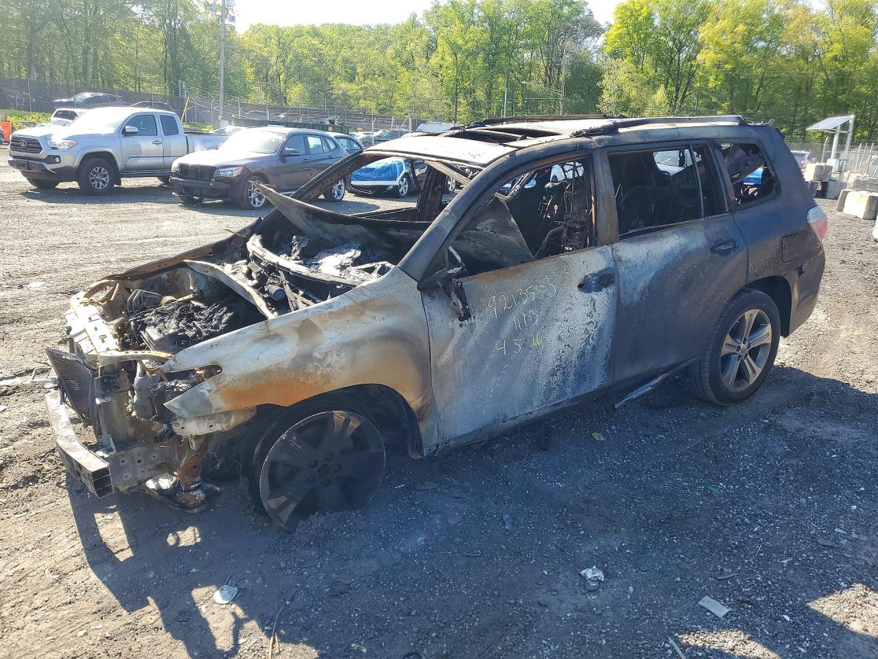 Salvage Toyota Highlander Image