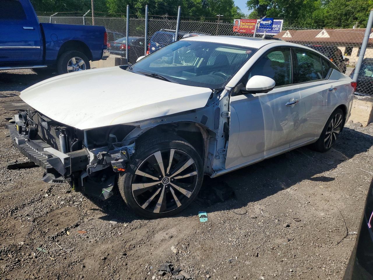 Salvage Nissan Altima Image