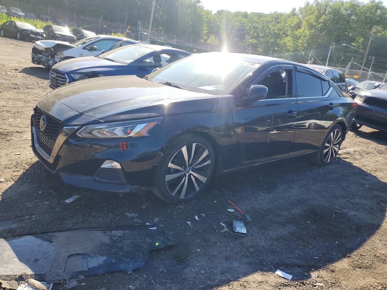 Salvage Nissan Altima Image