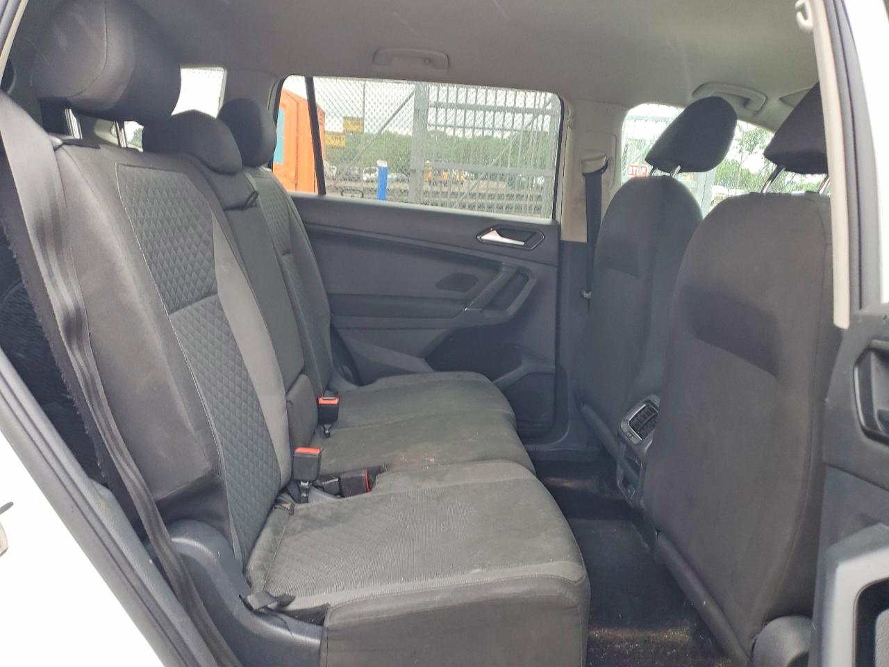 Volkswagen Tiguan S