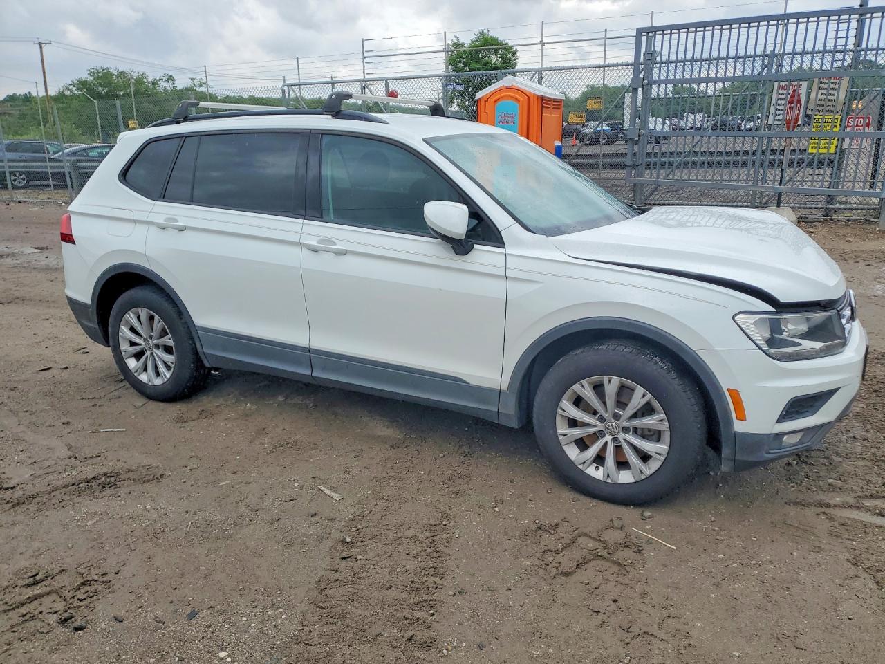 Volkswagen Tiguan S