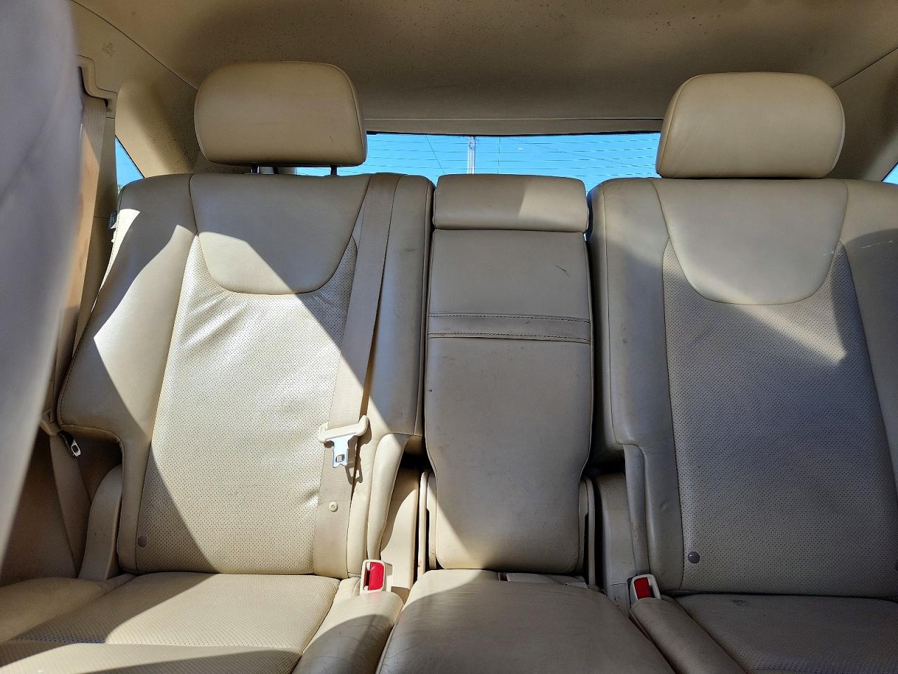 Lexus RX Base