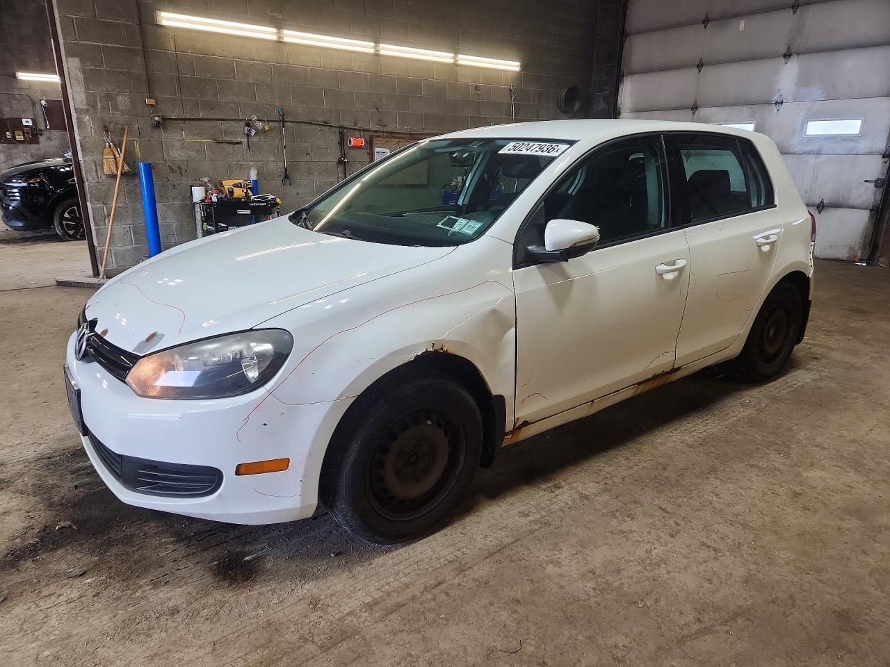 Salvage Volkswagen Golf Image