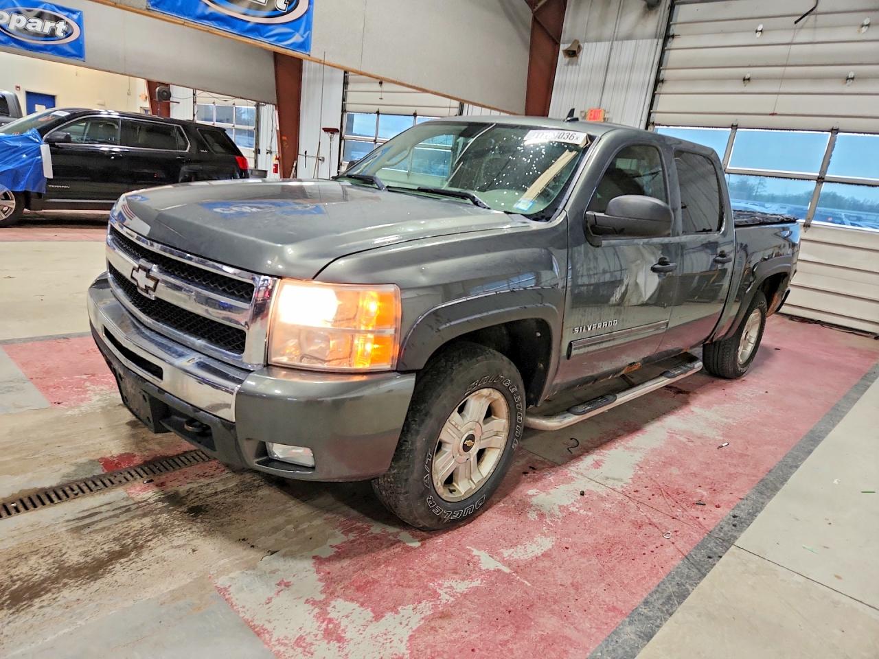 Salvage Chevrolet Silverado Image