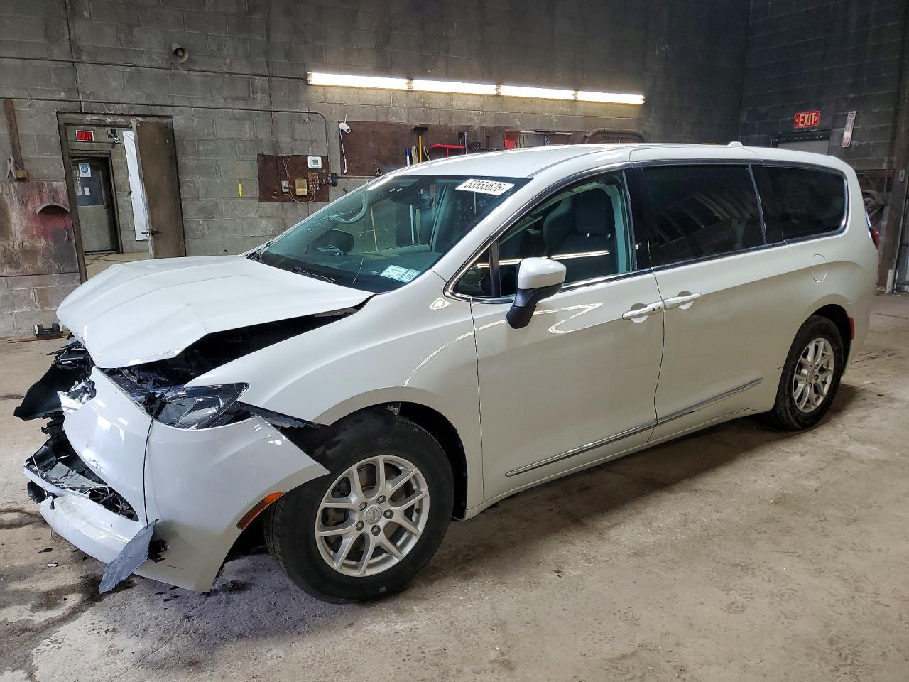 Salvage Chrysler Pacifica Image