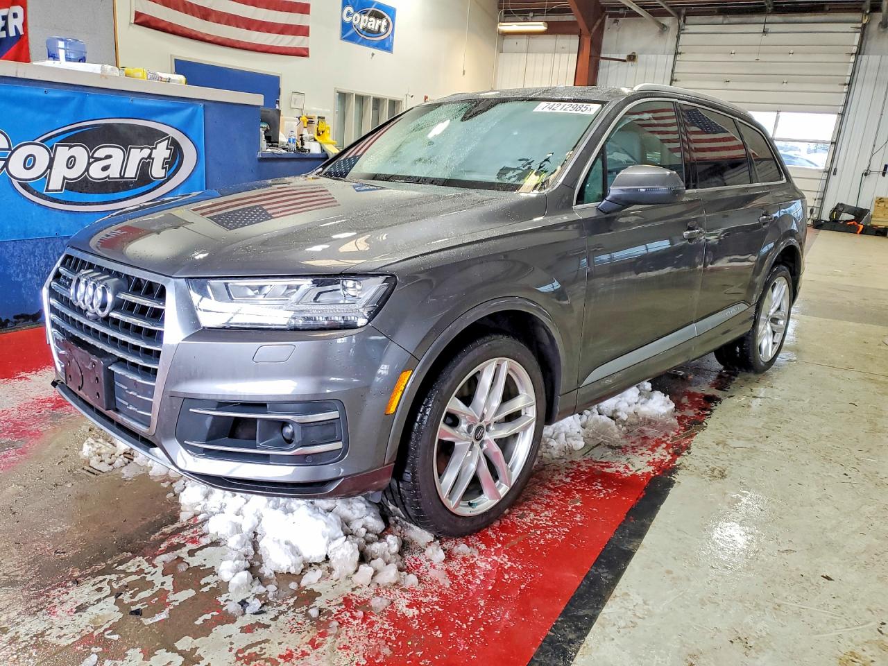 Salvage Audi Q7 Image