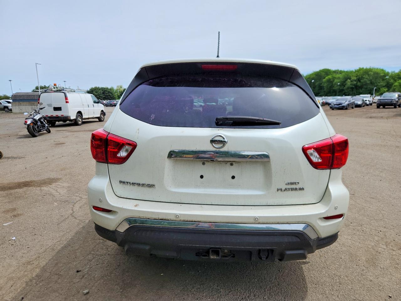 Nissan Pathfinder Platinum