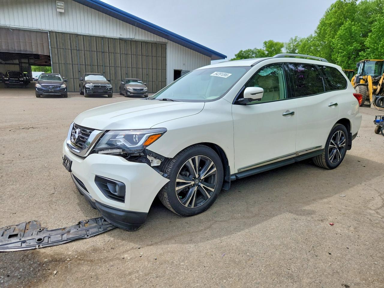 Salvage Nissan Pathfinder Image