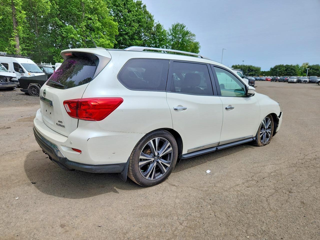 Nissan Pathfinder Platinum
