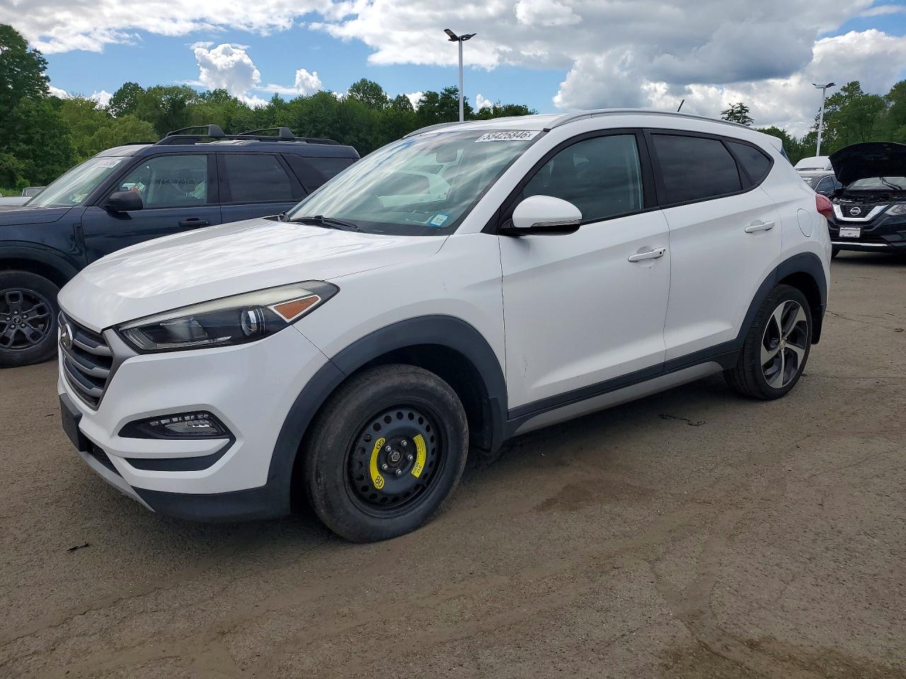 Salvage Hyundai TUCSON Image