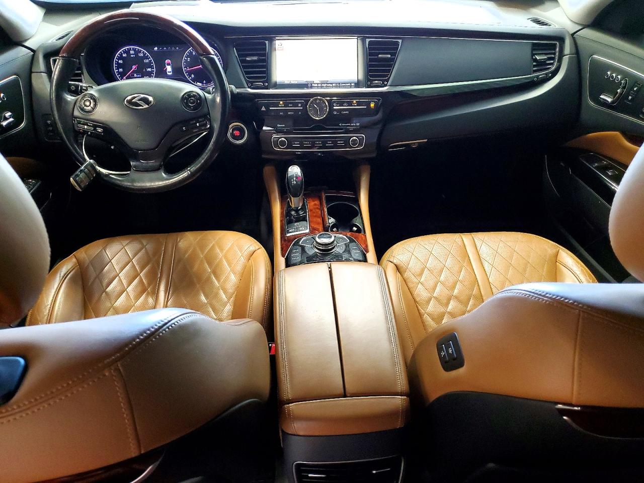Kia K900 Luxury