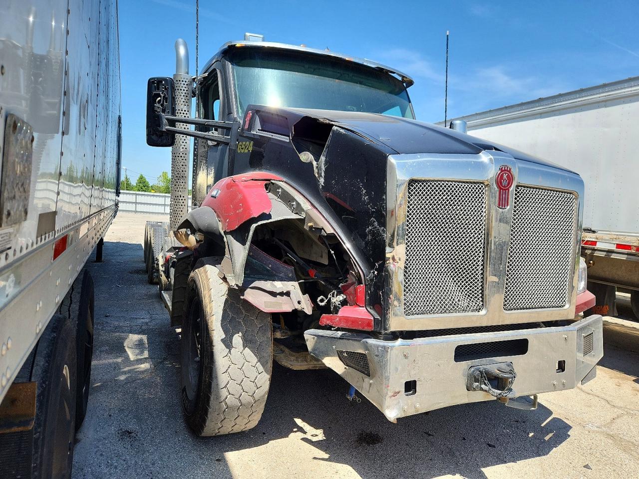Salvage Kenworth T880 Image