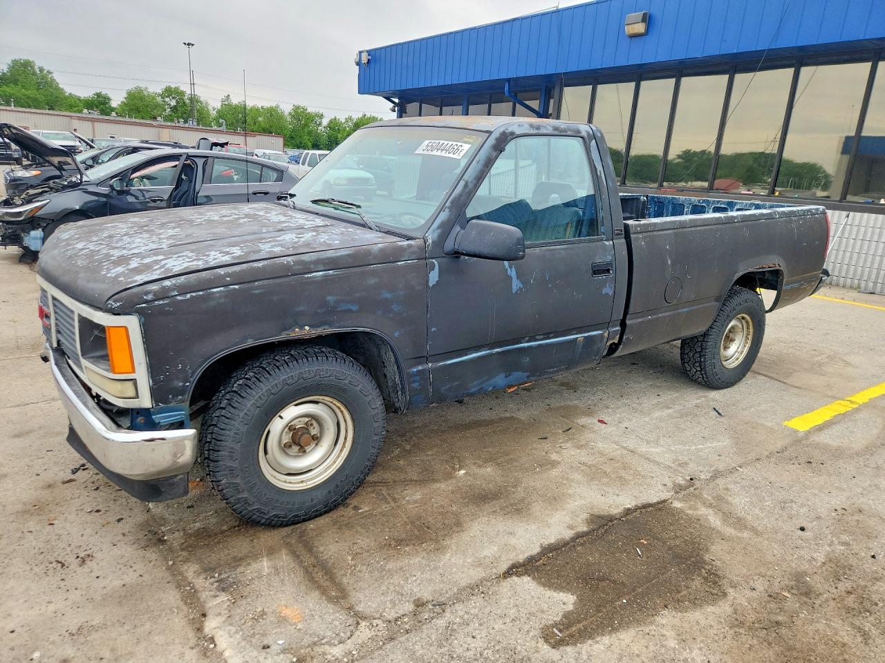 Salvage GMC Sierra Image