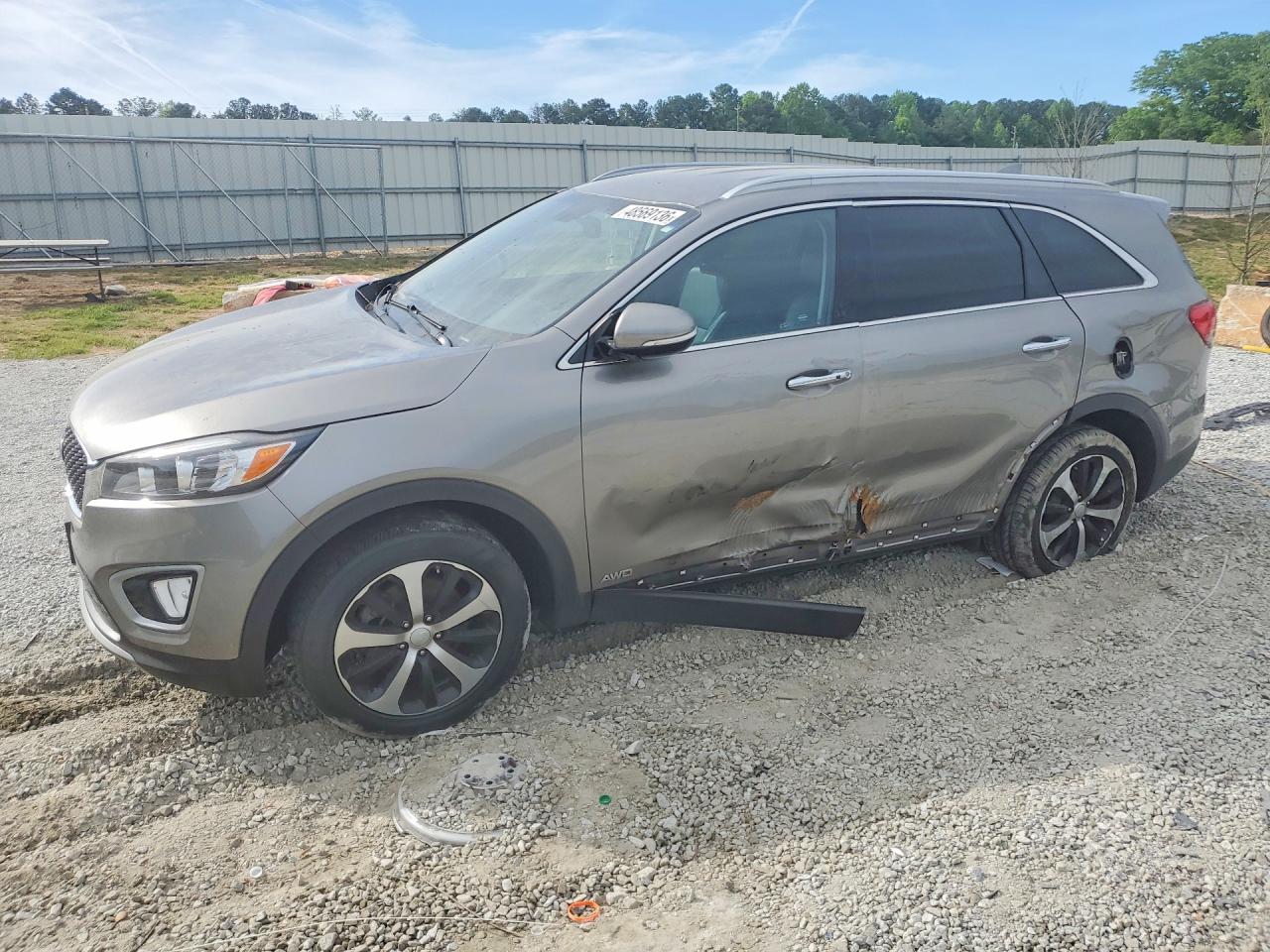 Salvage Kia Sorento Image