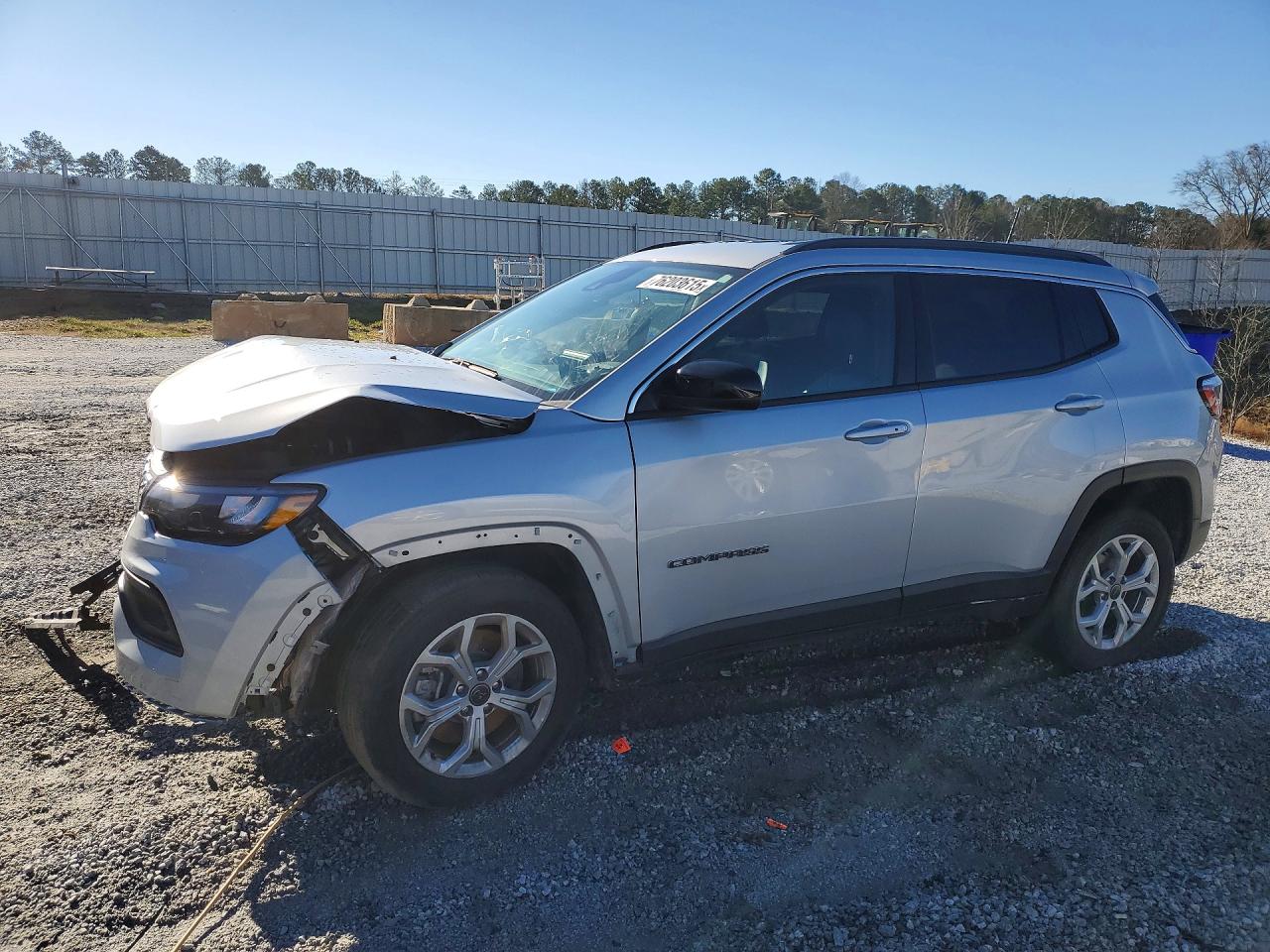 Salvage Jeep Compass Image