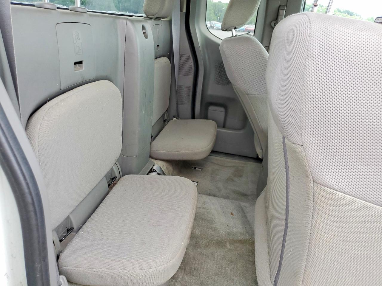 Nissan Frontier S