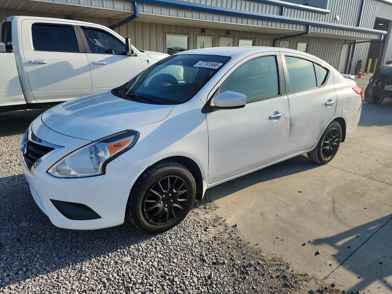 Salvage Nissan Versa Image