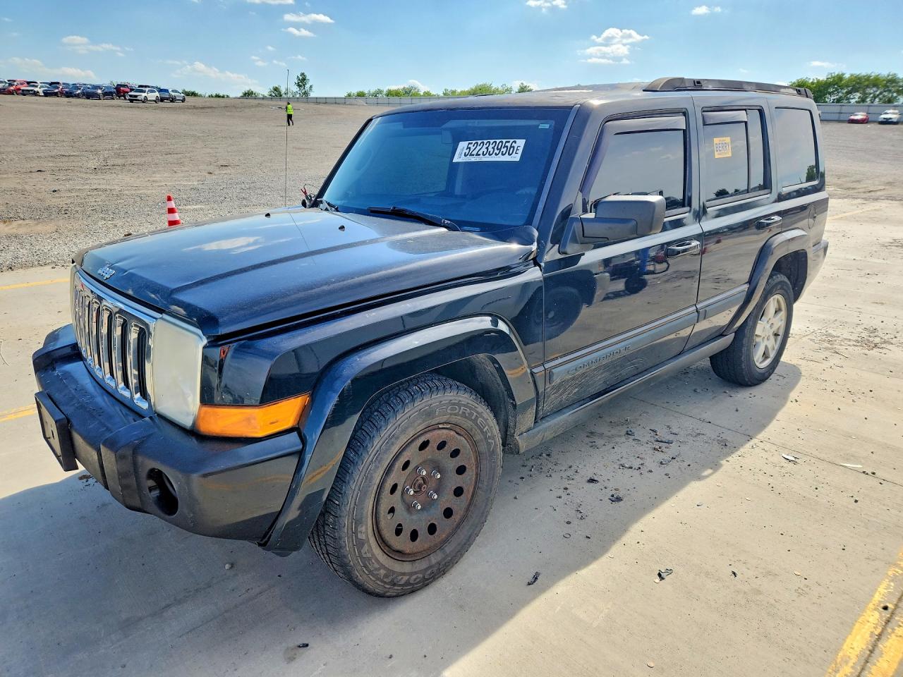 Salvage Jeep Commander Image