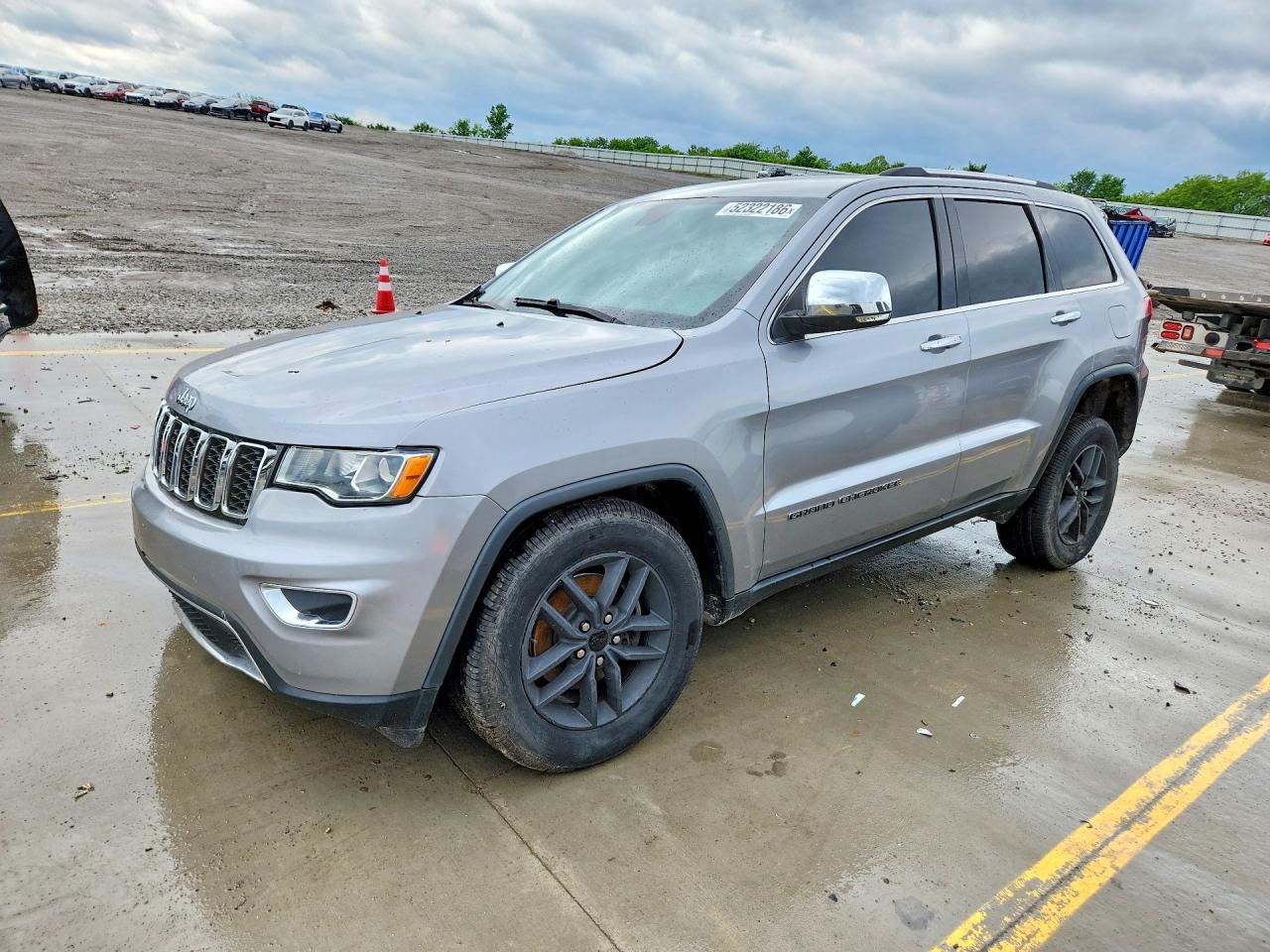 Salvage Jeep Cherokee Image