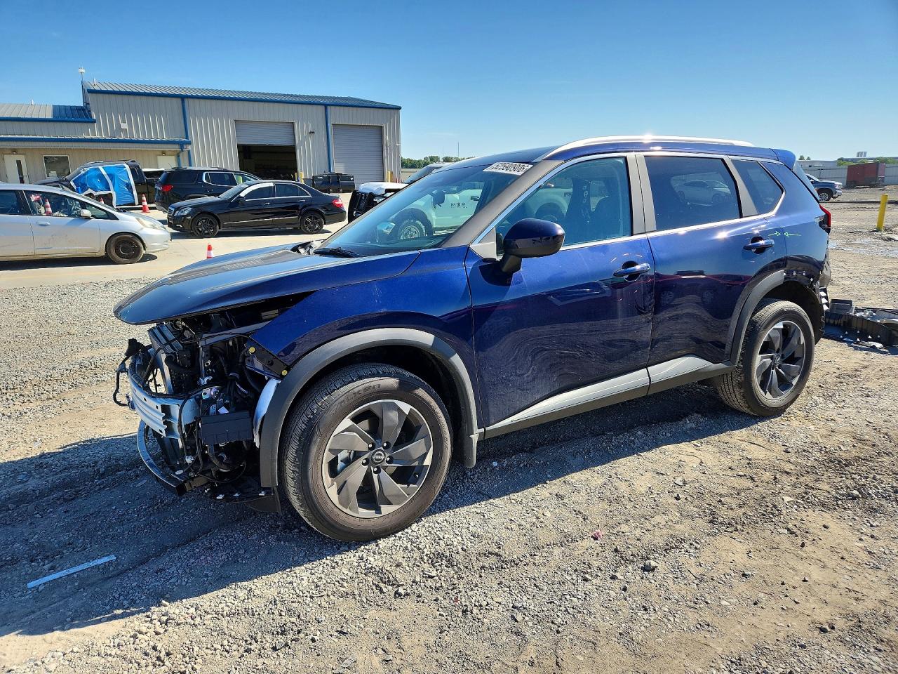Salvage Nissan Rogue Image