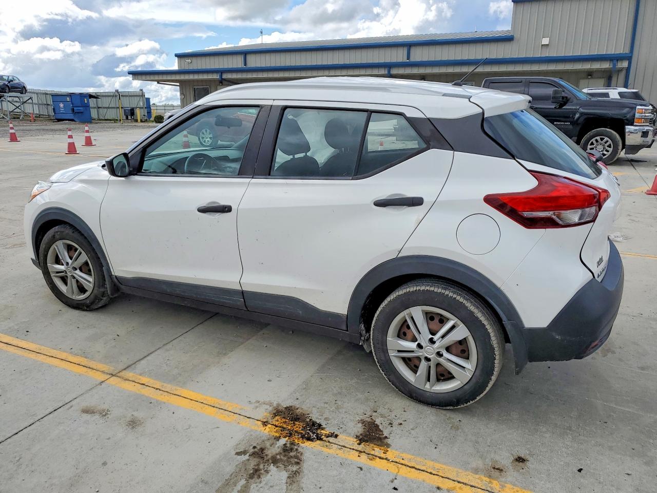 Nissan Kicks S