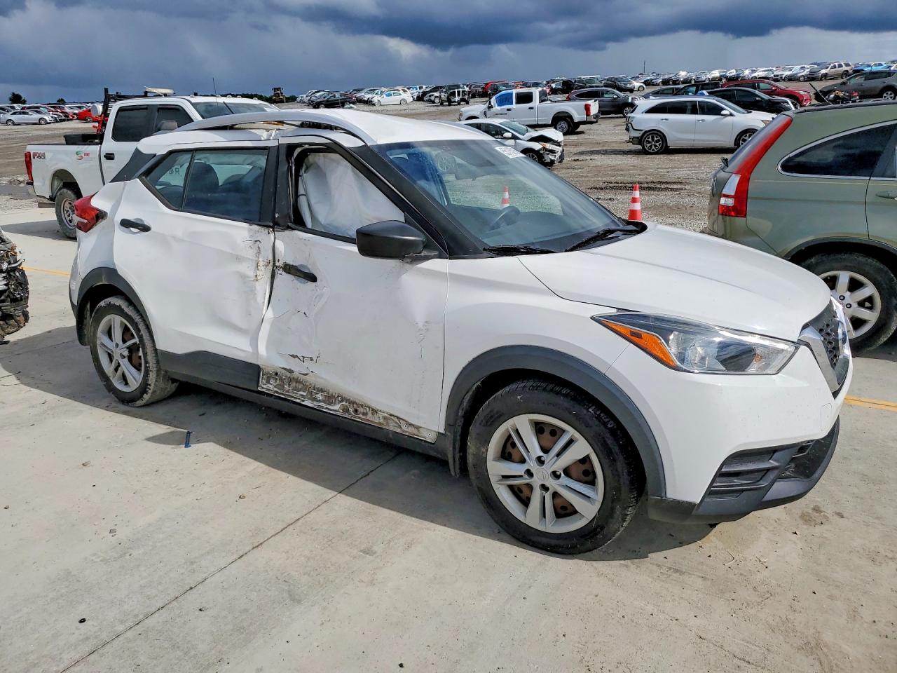Nissan Kicks S