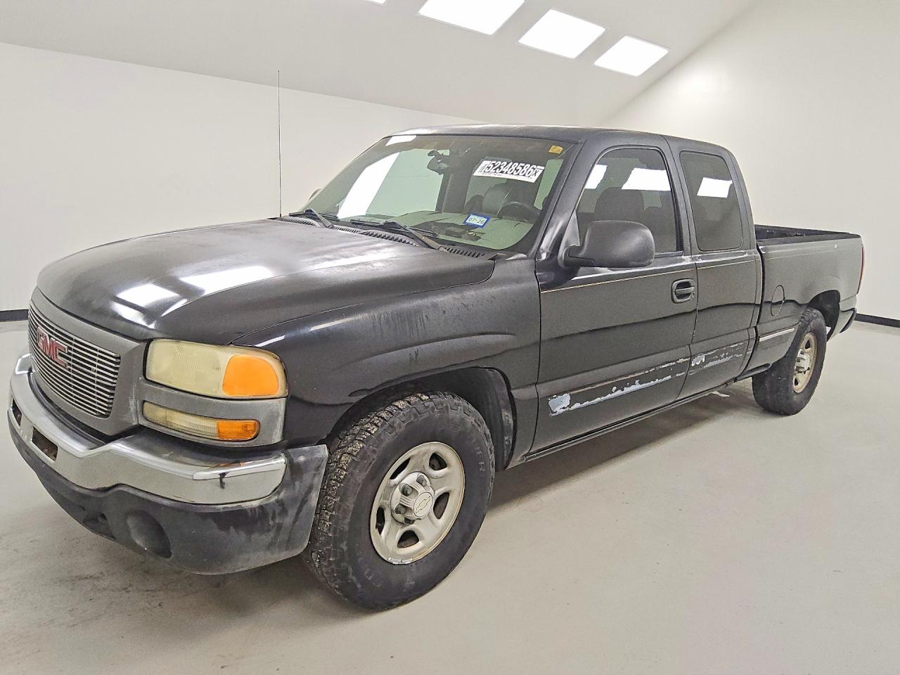 Salvage GMC Sierra Image