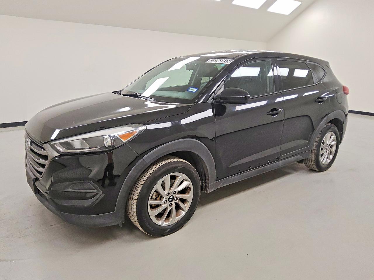 Salvage Hyundai TUCSON Image