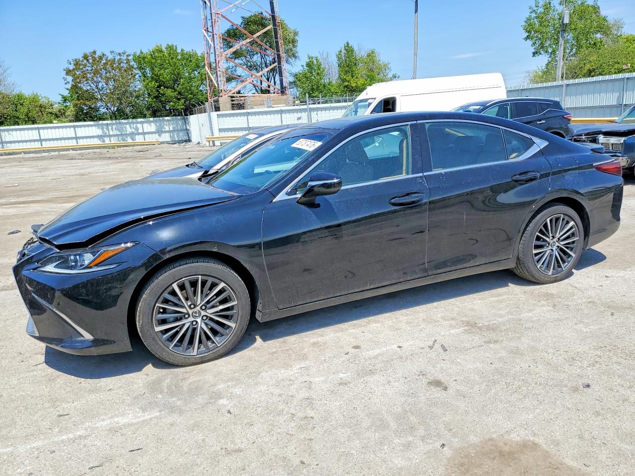 Salvage Lexus Es Image