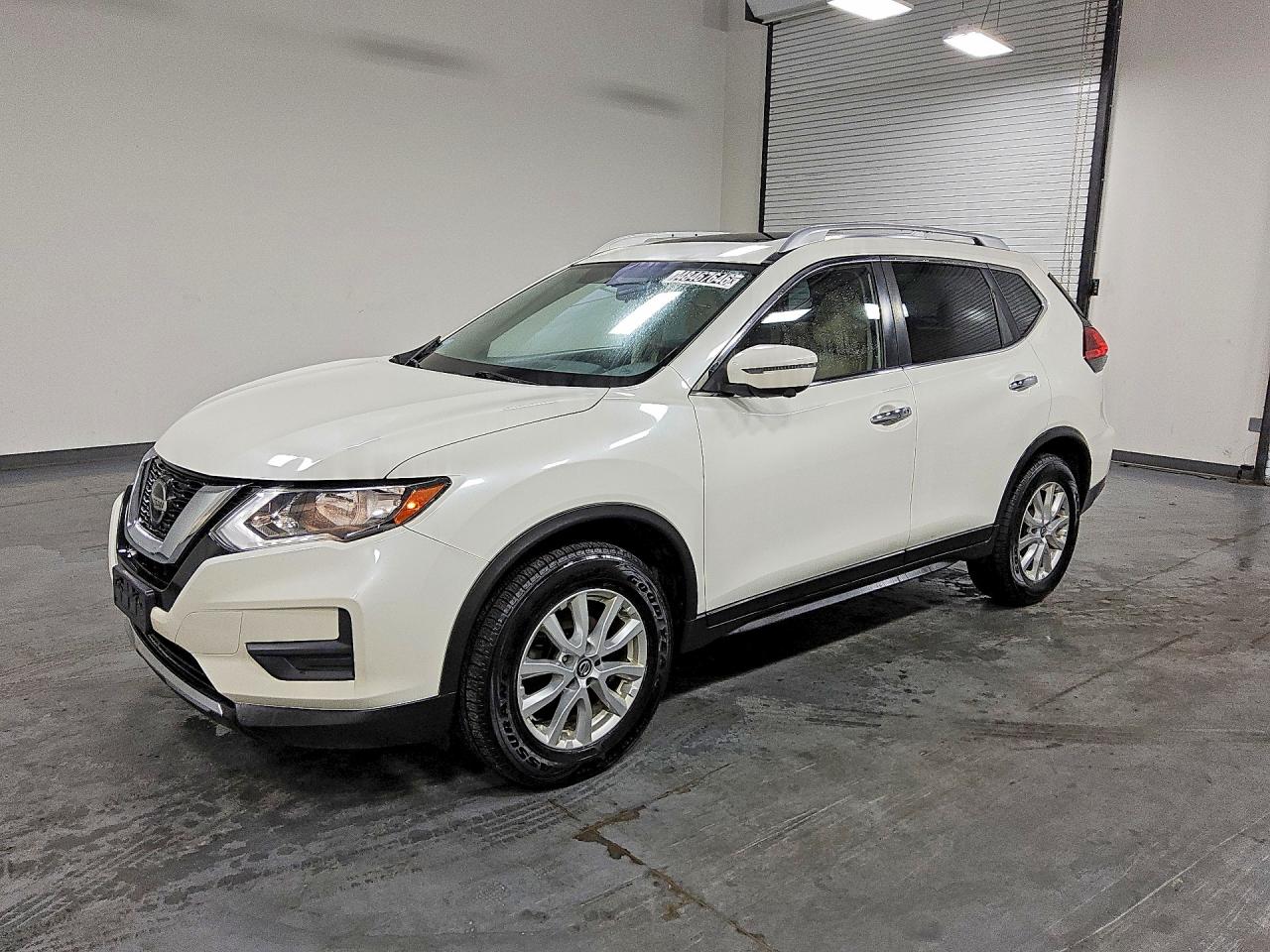 Salvage Nissan Rogue Image