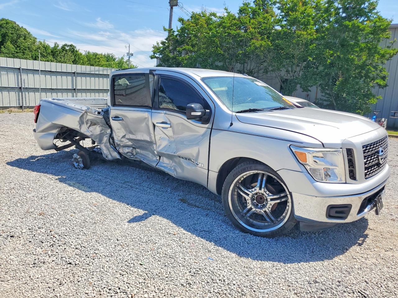 Nissan Titan Sv