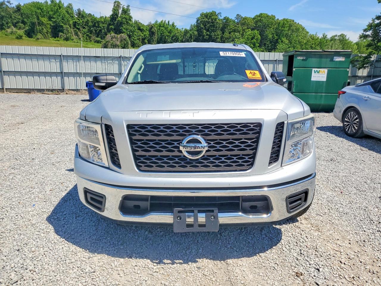 Nissan Titan Sv