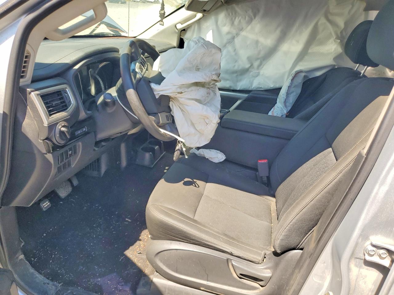 Nissan Titan Sv