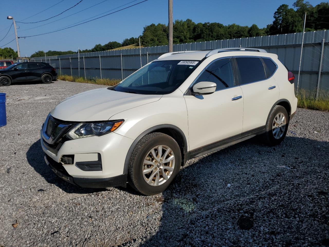 Salvage Nissan Rogue Image