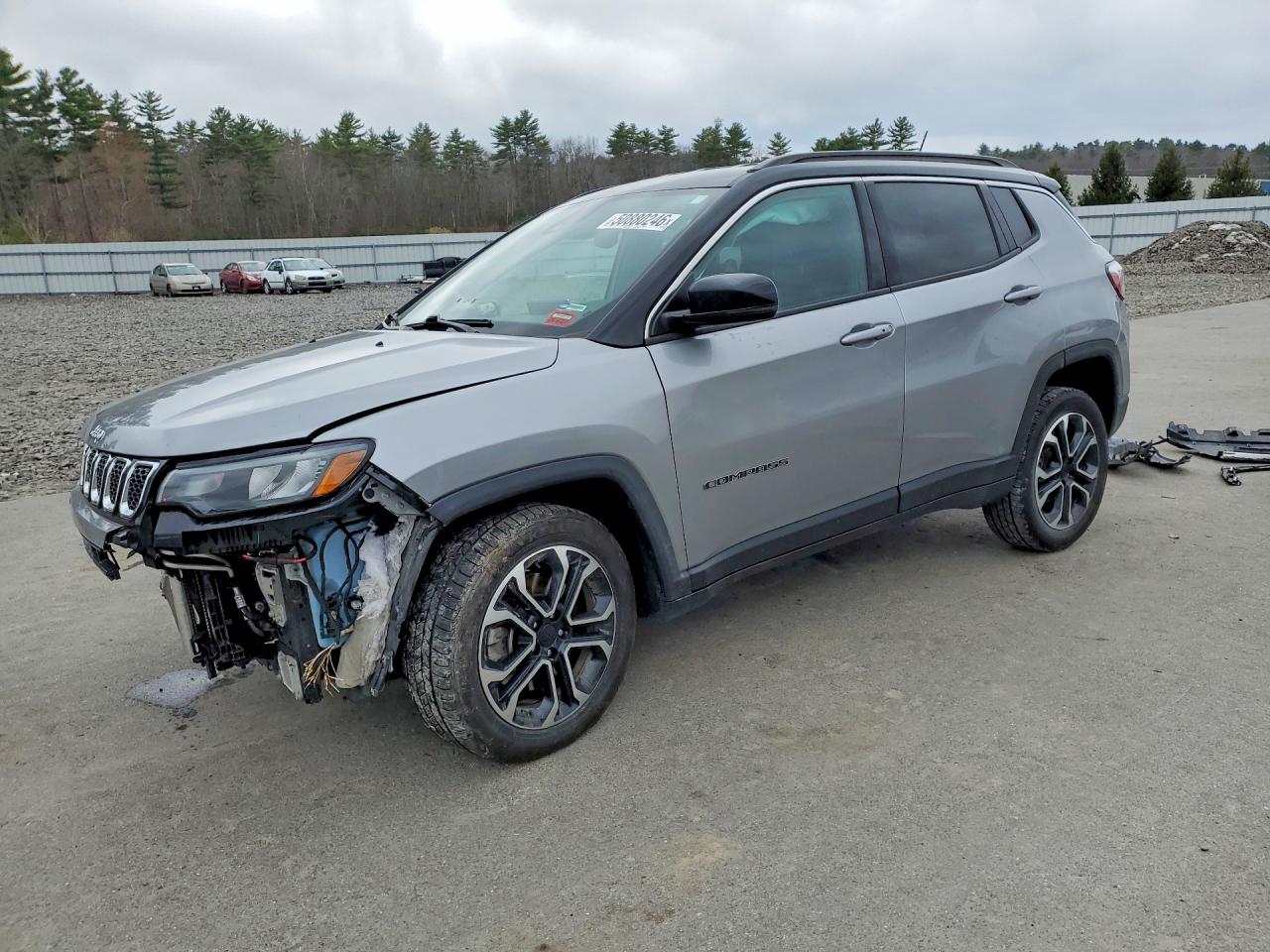 Salvage Jeep Compass Image