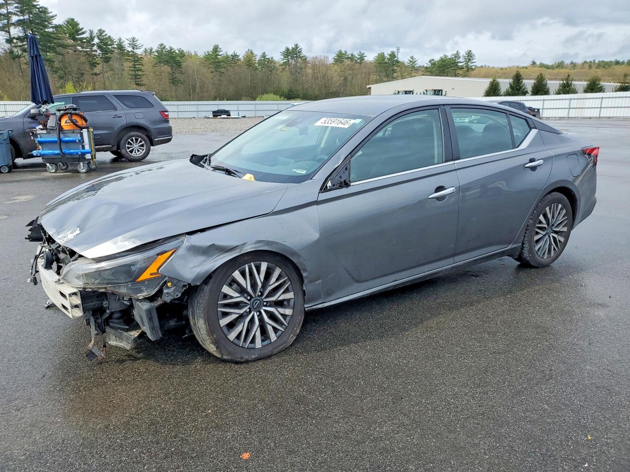 Salvage Nissan Altima Image