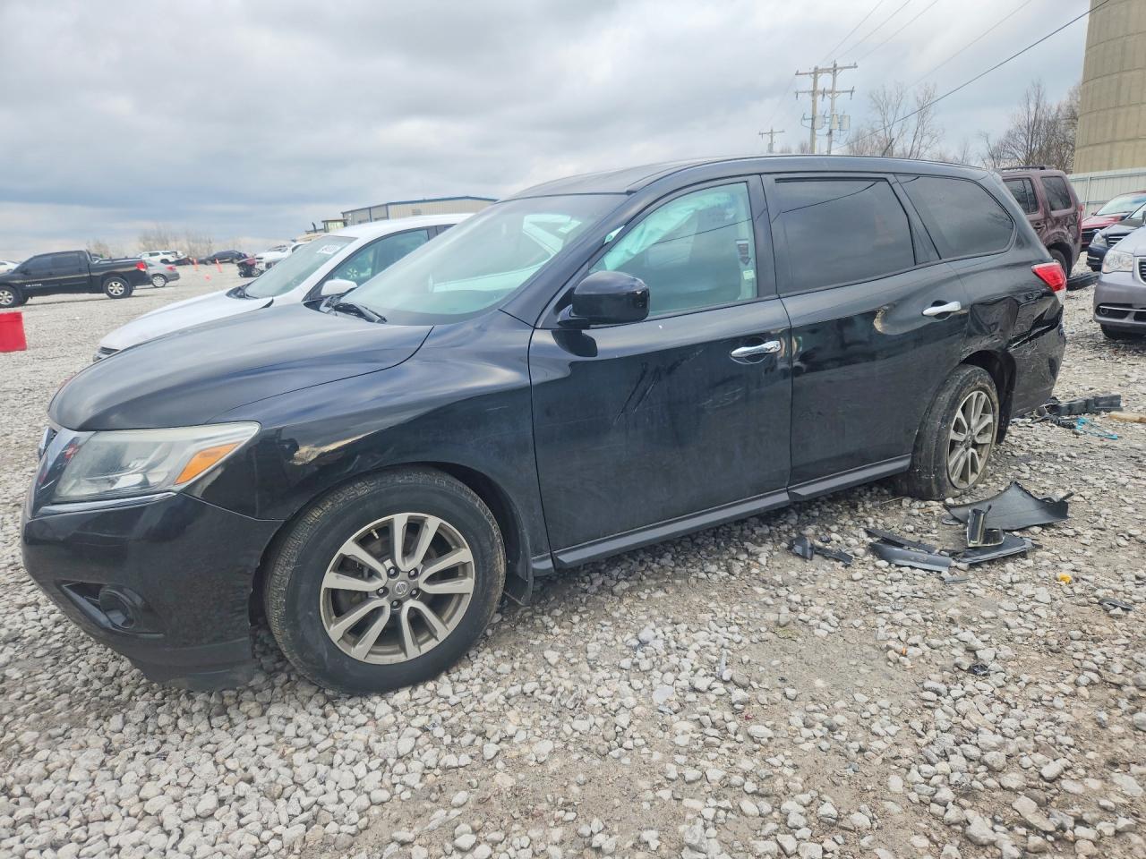 Salvage Nissan Pathfinder Image