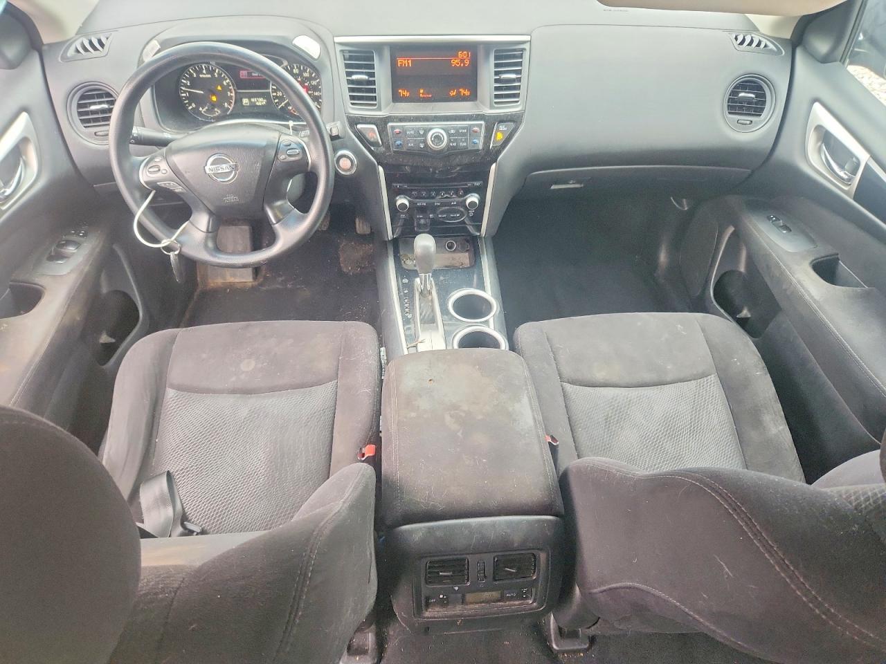 Nissan Pathfinder S