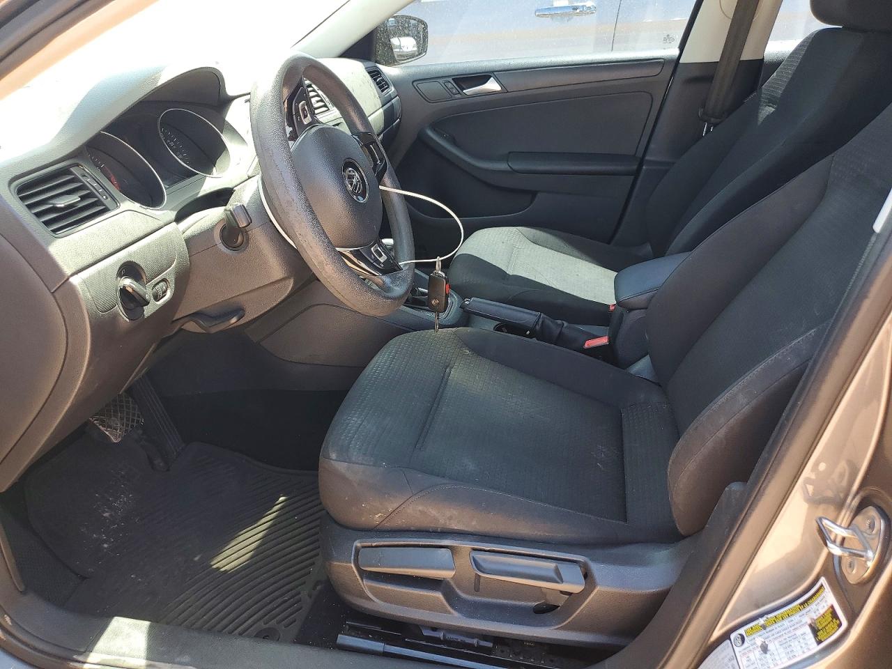 Volkswagen Jetta Base