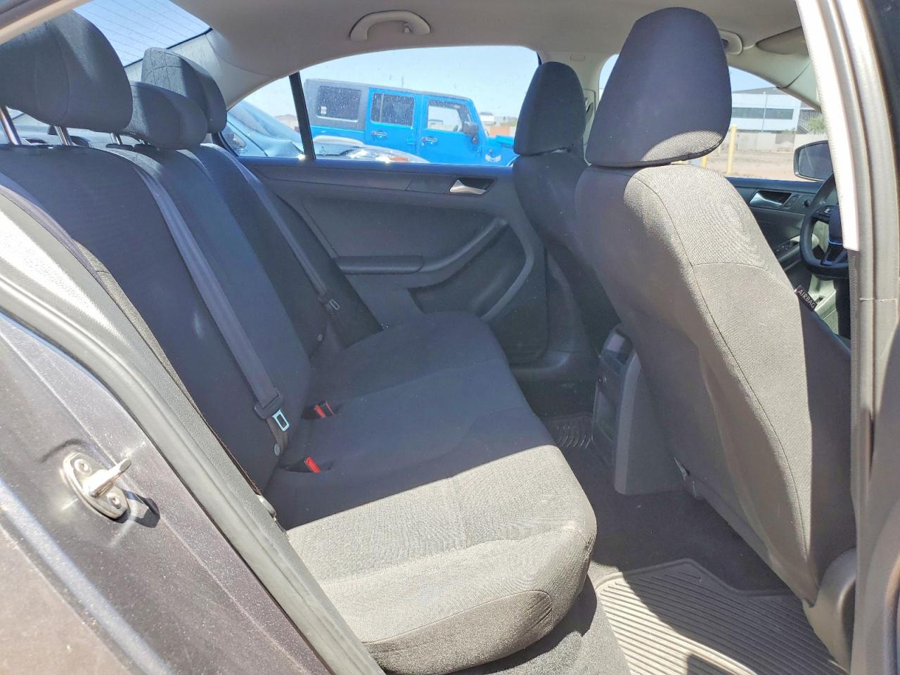 Volkswagen Jetta Base